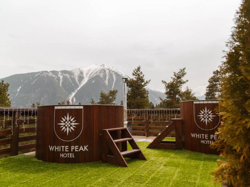 White Peak Hotel