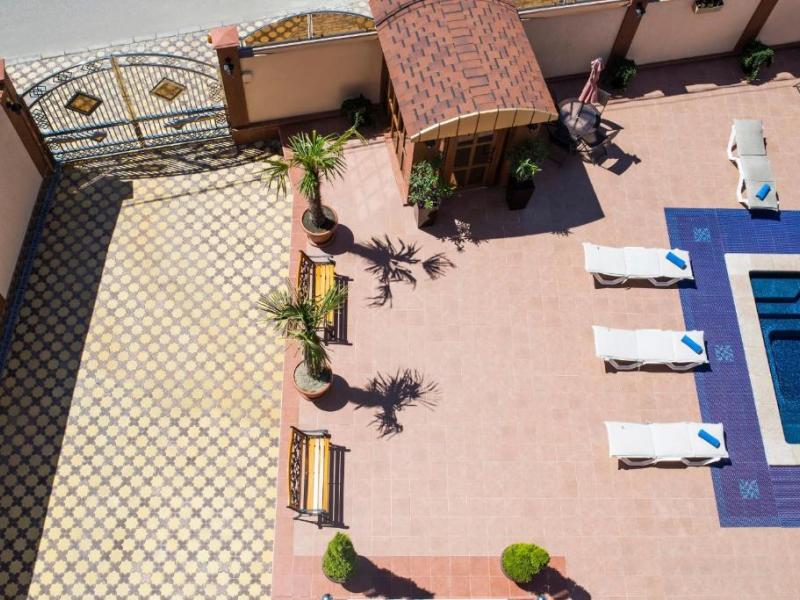 Лазурное Окно