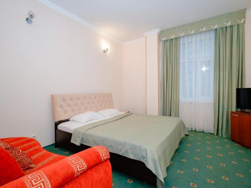 Кипарис (Ольгинка)