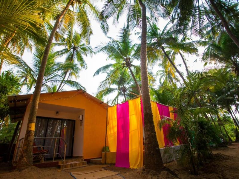 Orange Village (Morjim)