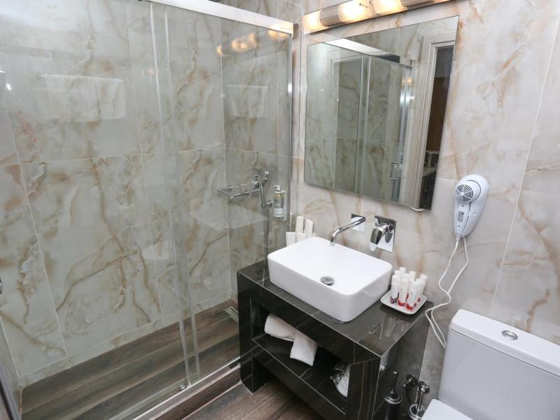 Alia Palace Luxury Hotel & Villas