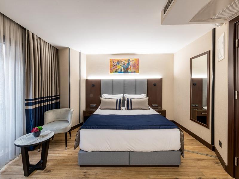 Aprilis Plus Hotel
