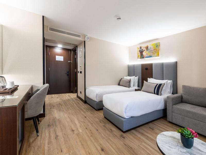 Aprilis Plus Hotel