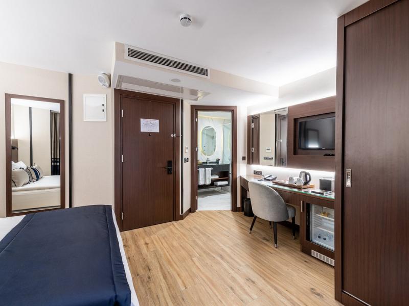 Aprilis Plus Hotel