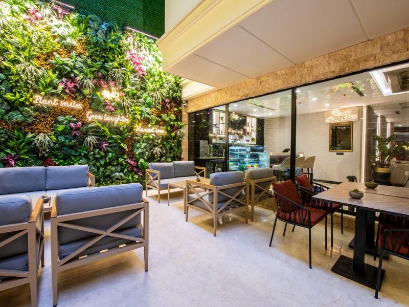 Aprilis Plus Hotel