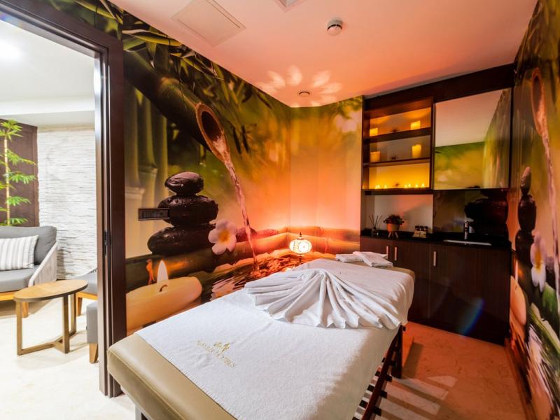 Aprilis Plus Hotel