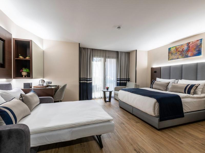 Aprilis Plus Hotel