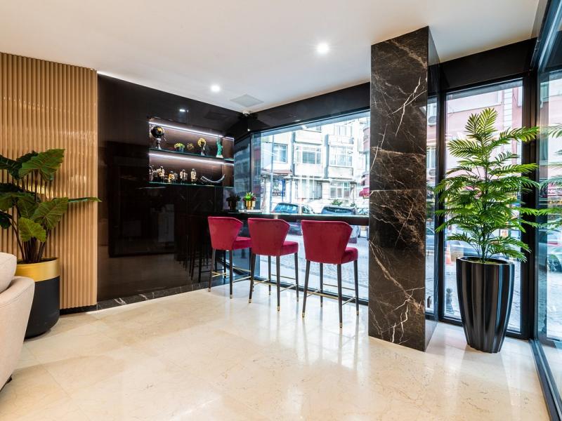 Aprilis Plus Hotel