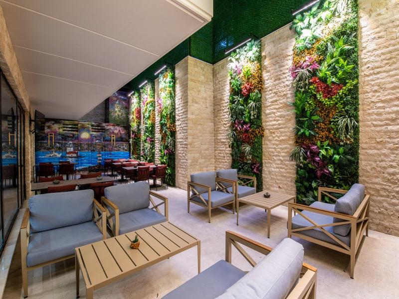 Aprilis Plus Hotel