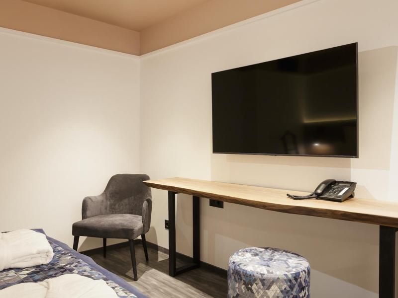 Country Hills Resort