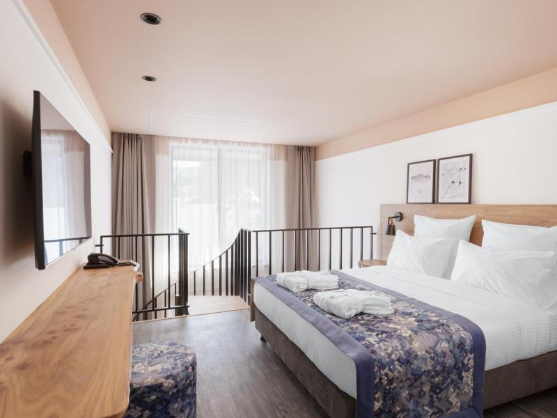 Country Hills Resort