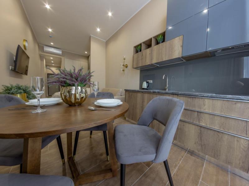 South Mirror Residence