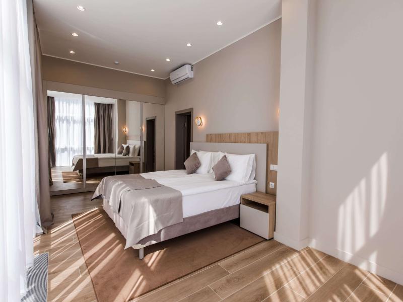 South Mirror Residence