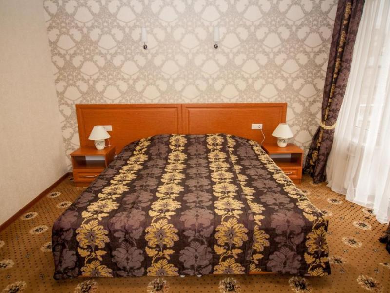 Фрегат (ул. Луначарского)