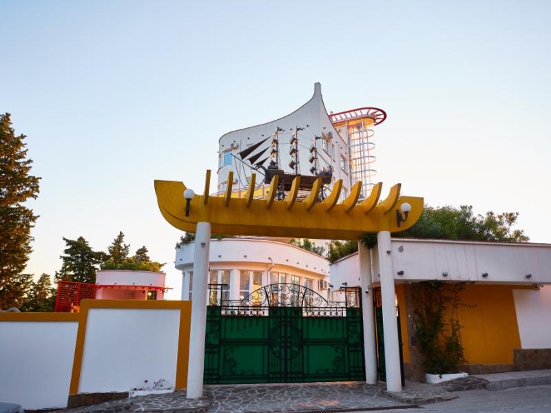 Deesa Hotel (Якорная щель)