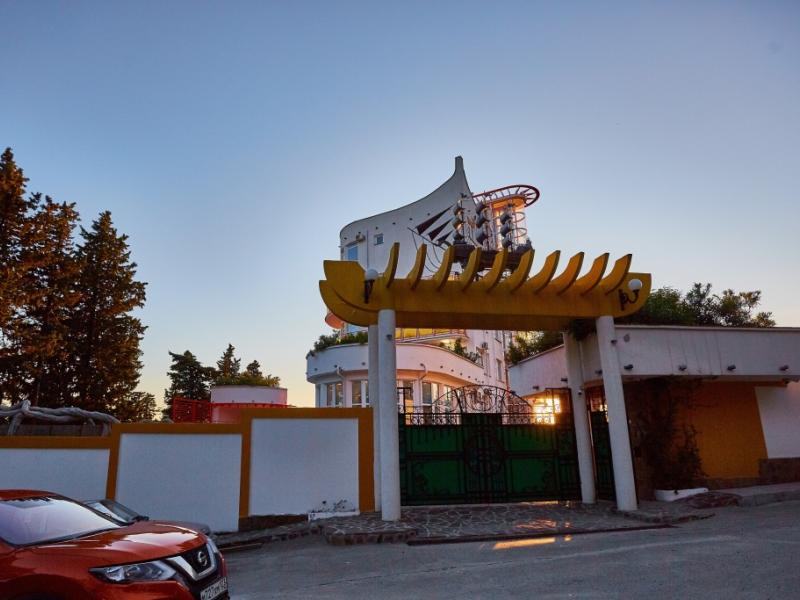 Deesa Hotel (Якорная щель)