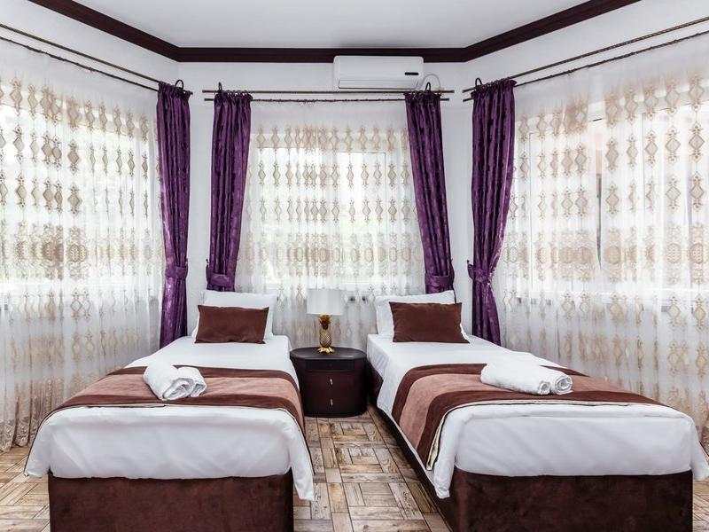 У Оксаны (ул. Пионерская)