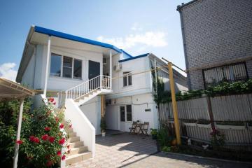 Отель Центральный Гостевой дом Россия, Новороссийск, фото 1