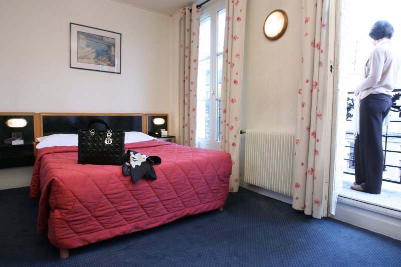 121 Paris Hotel 