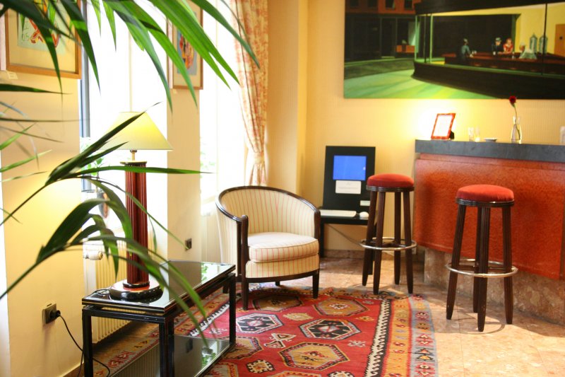 121 Paris Hotel 