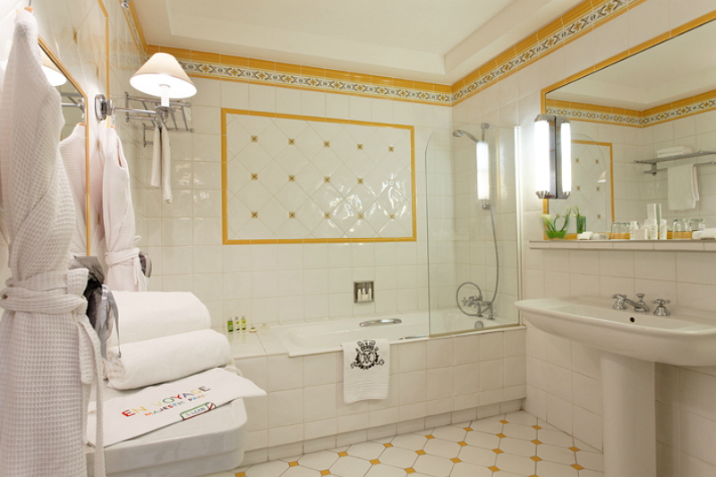 121 Paris Hotel 