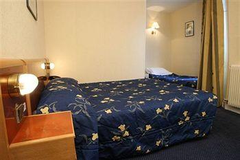 121 Paris Hotel 