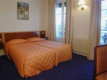 121 Paris Hotel 