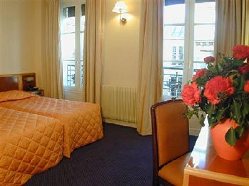121 Paris Hotel 
