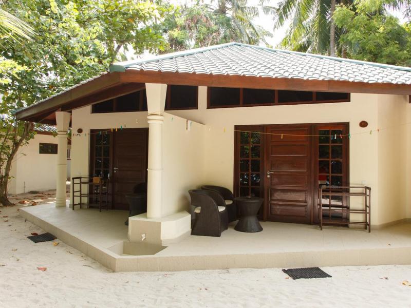 Embudu Village