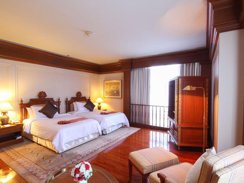 The Emerald Hotel