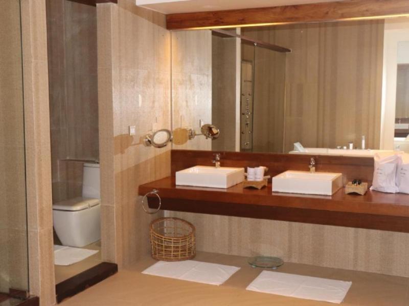 Pandanus Beach Resort & Spa