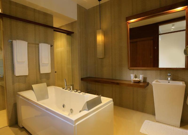 Pandanus Beach Resort & Spa