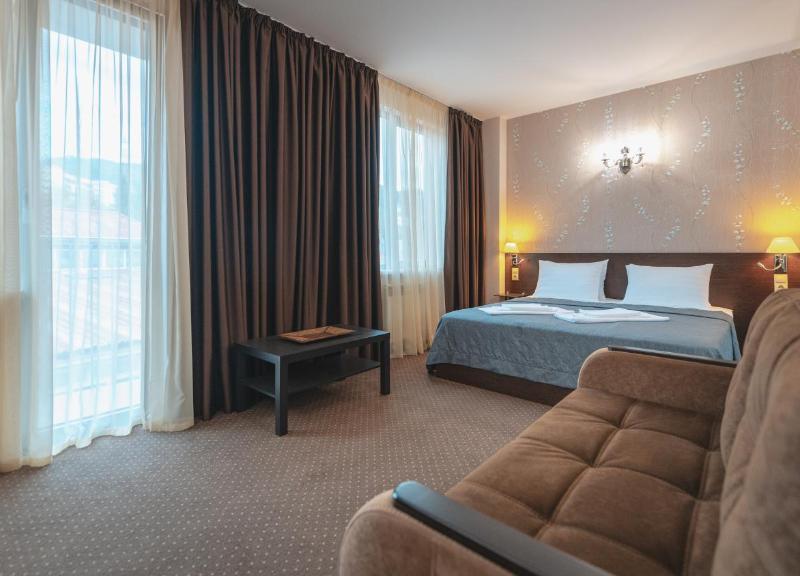 Хоста (ул. Платановая)