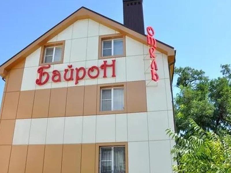 Отель Байрон