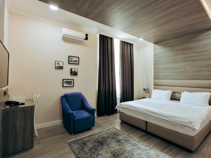 Empire Hotel