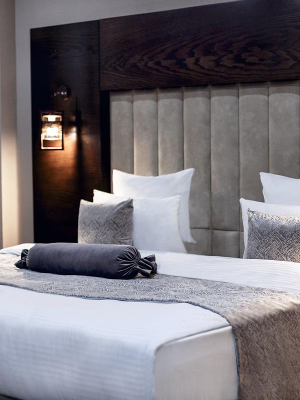 Parallel Hotel
