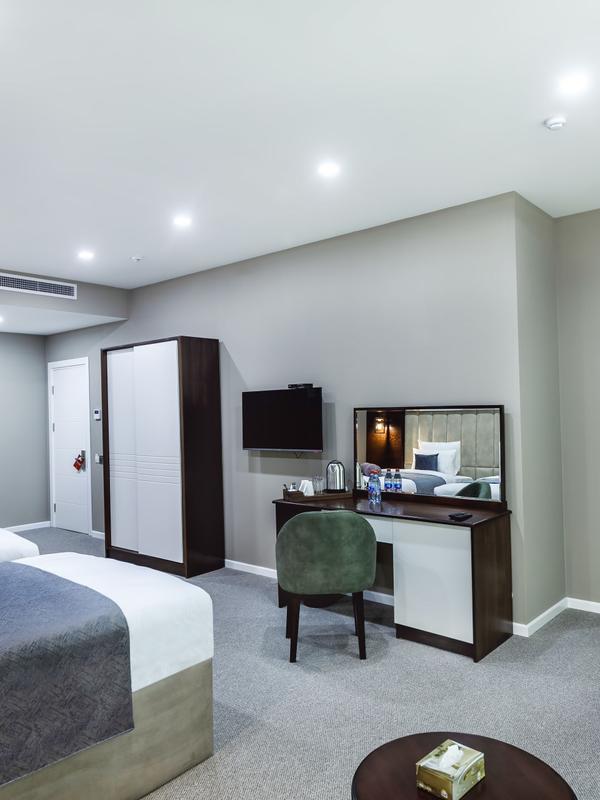 Parallel Hotel