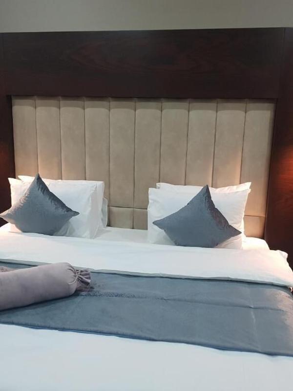 Parallel Hotel