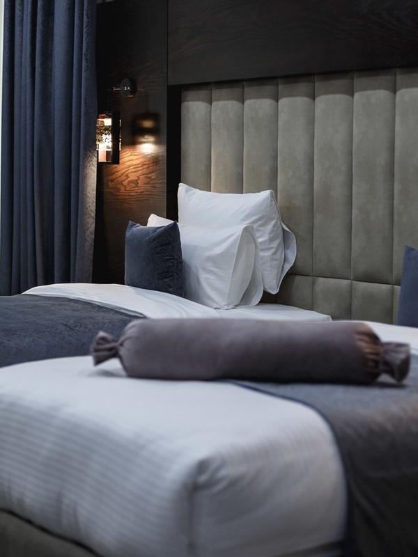 Parallel Hotel