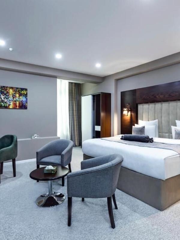 Parallel Hotel