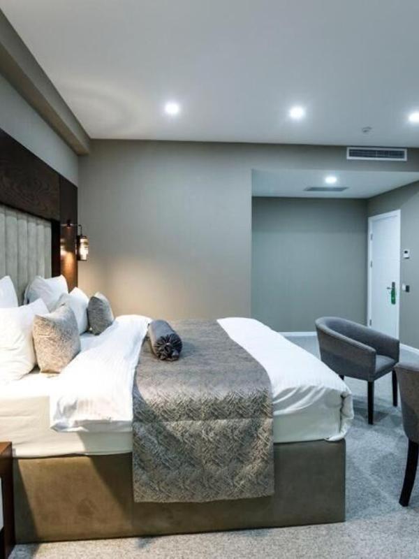 Parallel Hotel