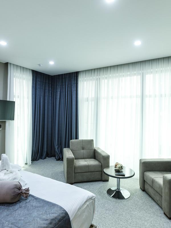 Parallel Hotel