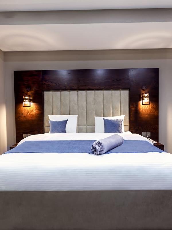 Parallel Hotel