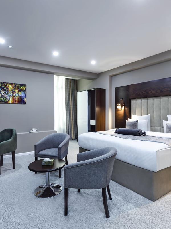 Parallel Hotel