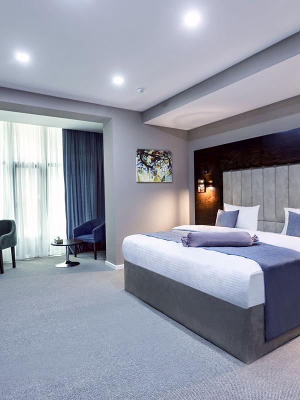 Parallel Hotel