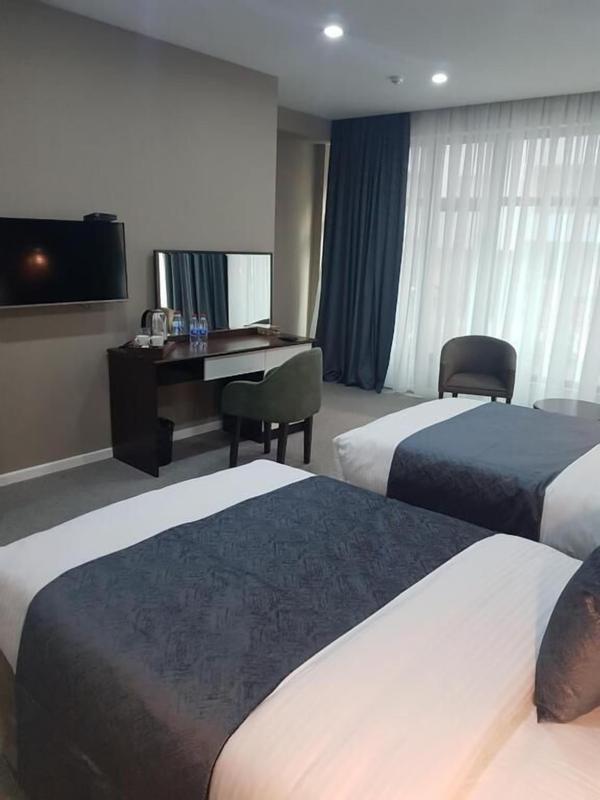Parallel Hotel