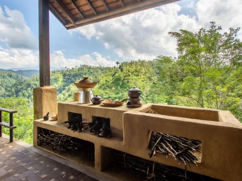 Buahan, A Banyan Tree Escape