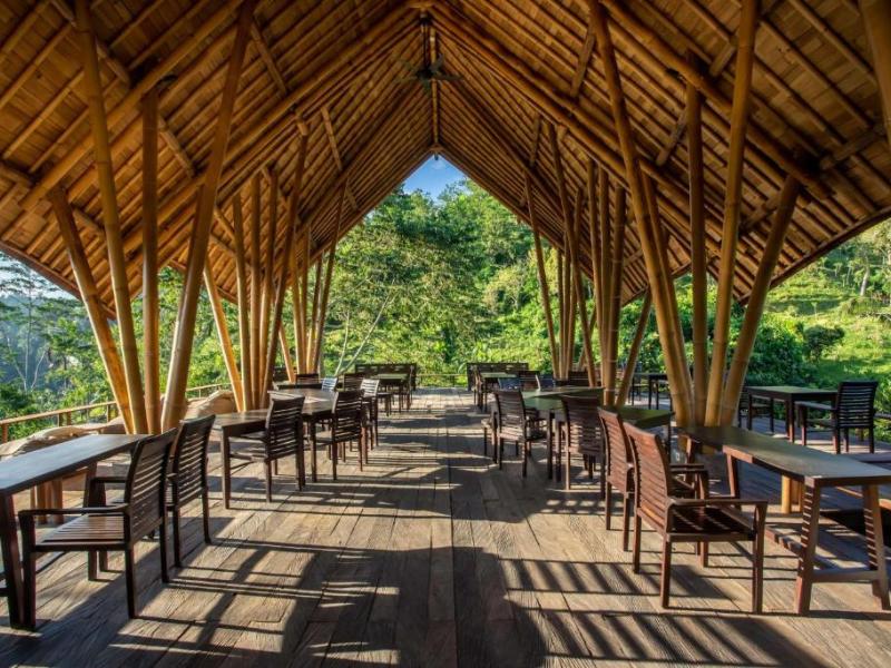 Buahan, A Banyan Tree Escape