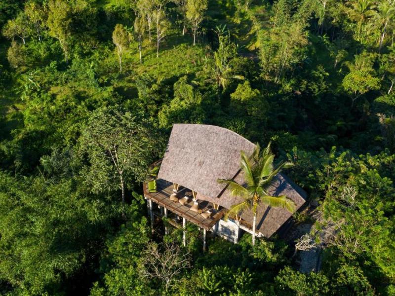 Buahan, A Banyan Tree Escape