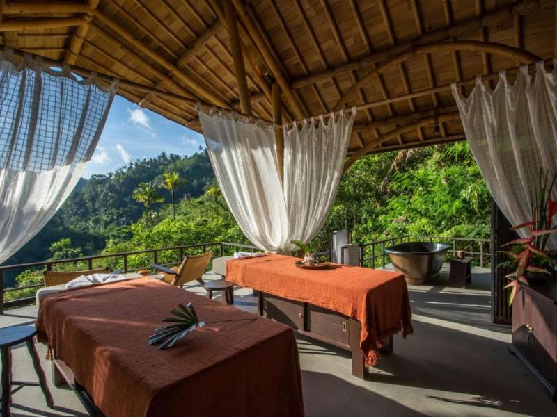 Buahan, A Banyan Tree Escape